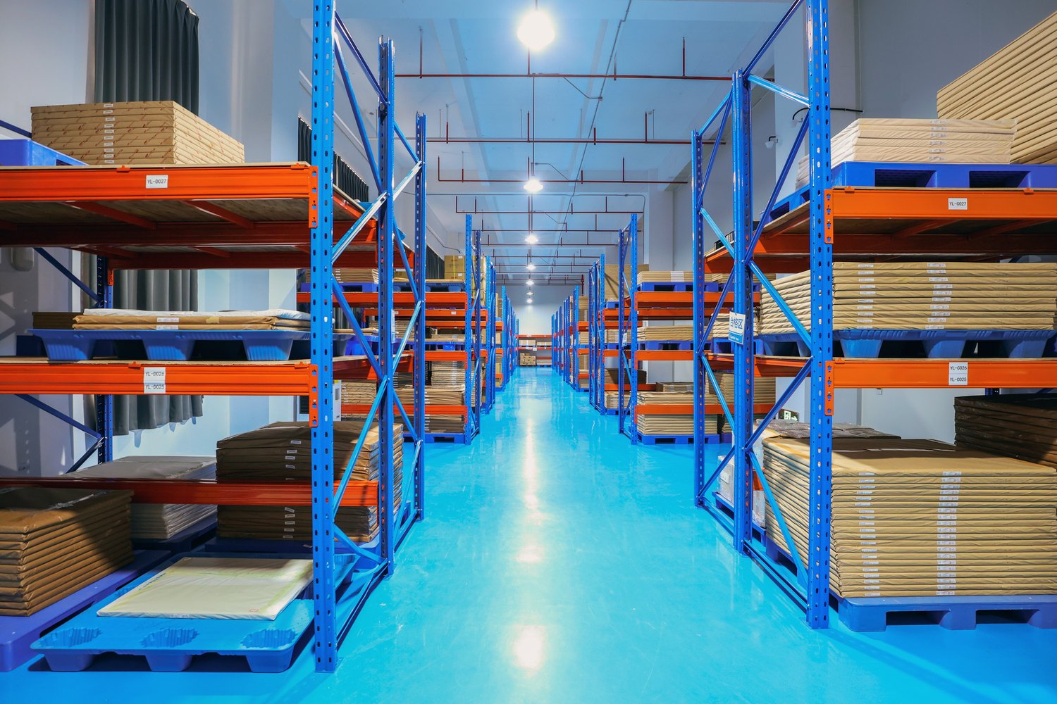 Heavy-duty pallet racking warehouse at Fujian Yanse Cosmetics factory