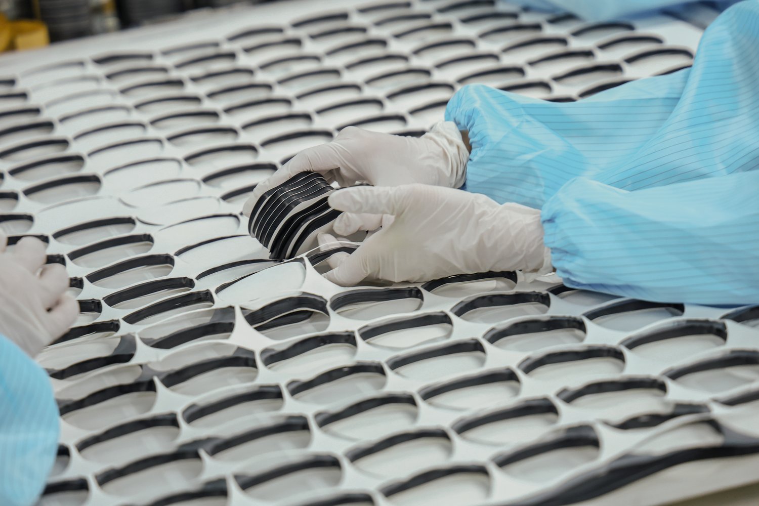Custom high-carbon steel honeycomb die-cutting mold for cosmetic patches and puffs
